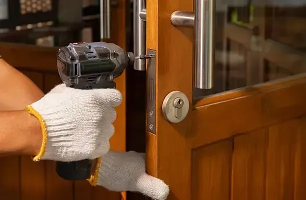 Locksmith technician providing residential and commercial locksmith service in Tuscaloosa, AL