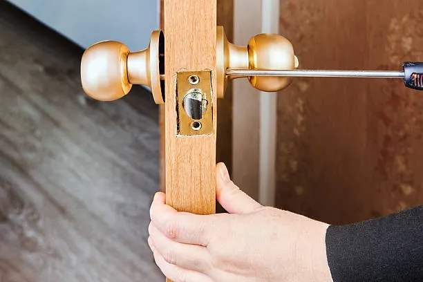 Locksmith Tuscaloosa AL technician ready to respond to a service call