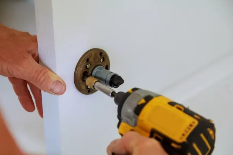 Locksmith Holt AL van responding to a lock and key request