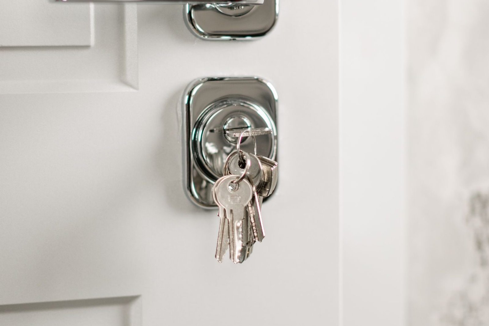 Close-up of a modern door handle and keys, symbolizing residential and commercial lock security in Tuscaloosa, AL