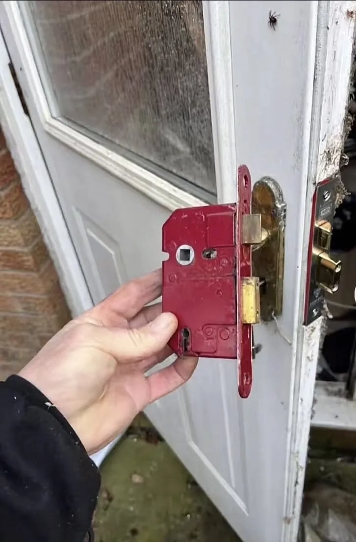 Emergency locksmith responding to an after-hours call in Tuscaloosa, AL